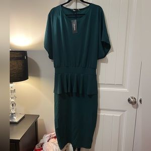 Flattering knee long dress NWT